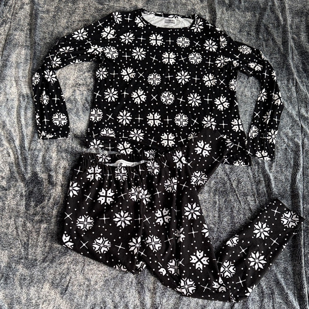 Snowflake Pattern Women’s Pajama Set